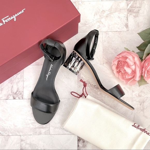 🆕 Authentic Salvatore Ferragamo Azalea Heels in Black Leather (SZ 6.5)